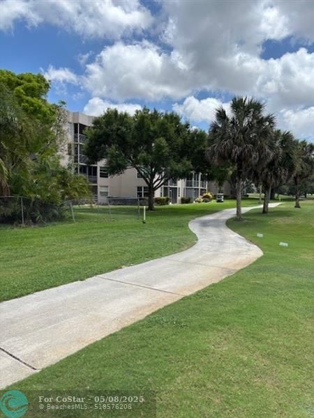 Building Photo - 1811 Sabal Palm Dr