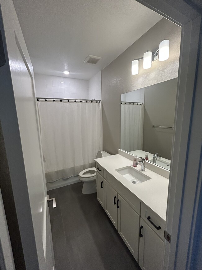 Building Photo - 9066 Moondance Dr