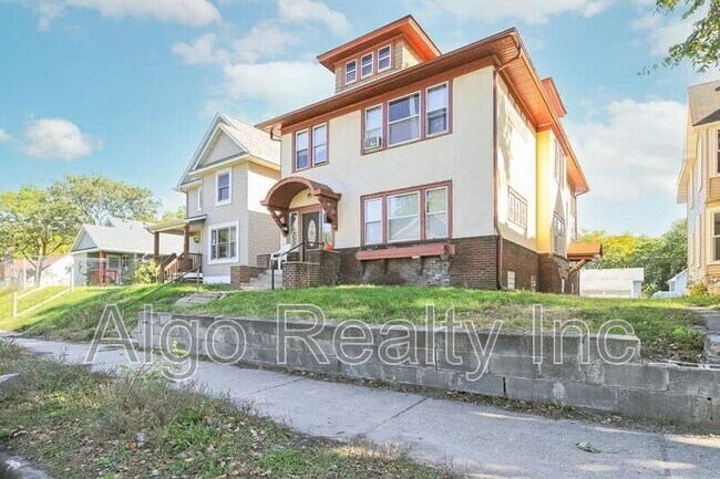 Primary Photo - 2646 Dupont Ave N