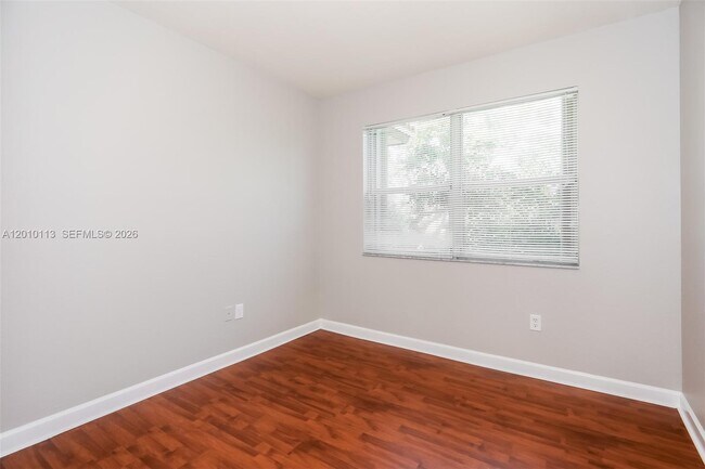 Building Photo - 1495 NE 33rd Ave