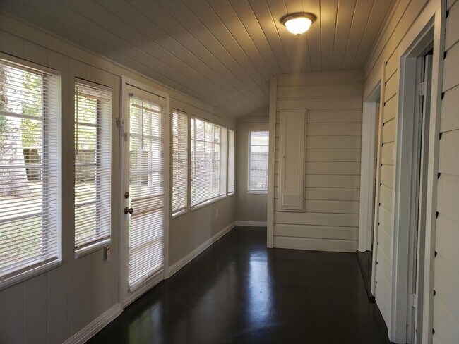 Building Photo - 3270 Willowood Dr