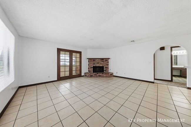 Building Photo - 1418 Santa Margarita St