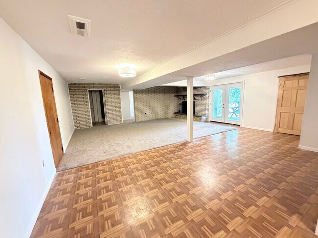Building Photo - 410 5th St