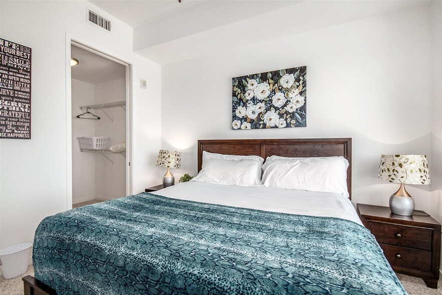 Building Photo - 2002 Holcombe Blvd