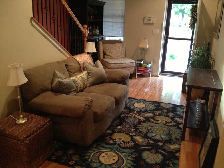 Building Photo - 317 16th Street SE