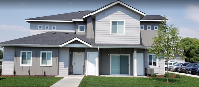 Building Photo - Wilson Creek Townhomes - $500 off with 6-months of free covered parking for move-ins by the end o...