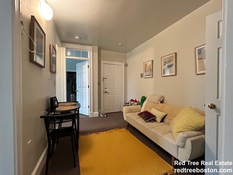 Apt 3B - 822 Beacon St