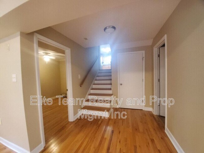 Building Photo - 4918 White Oak Rd