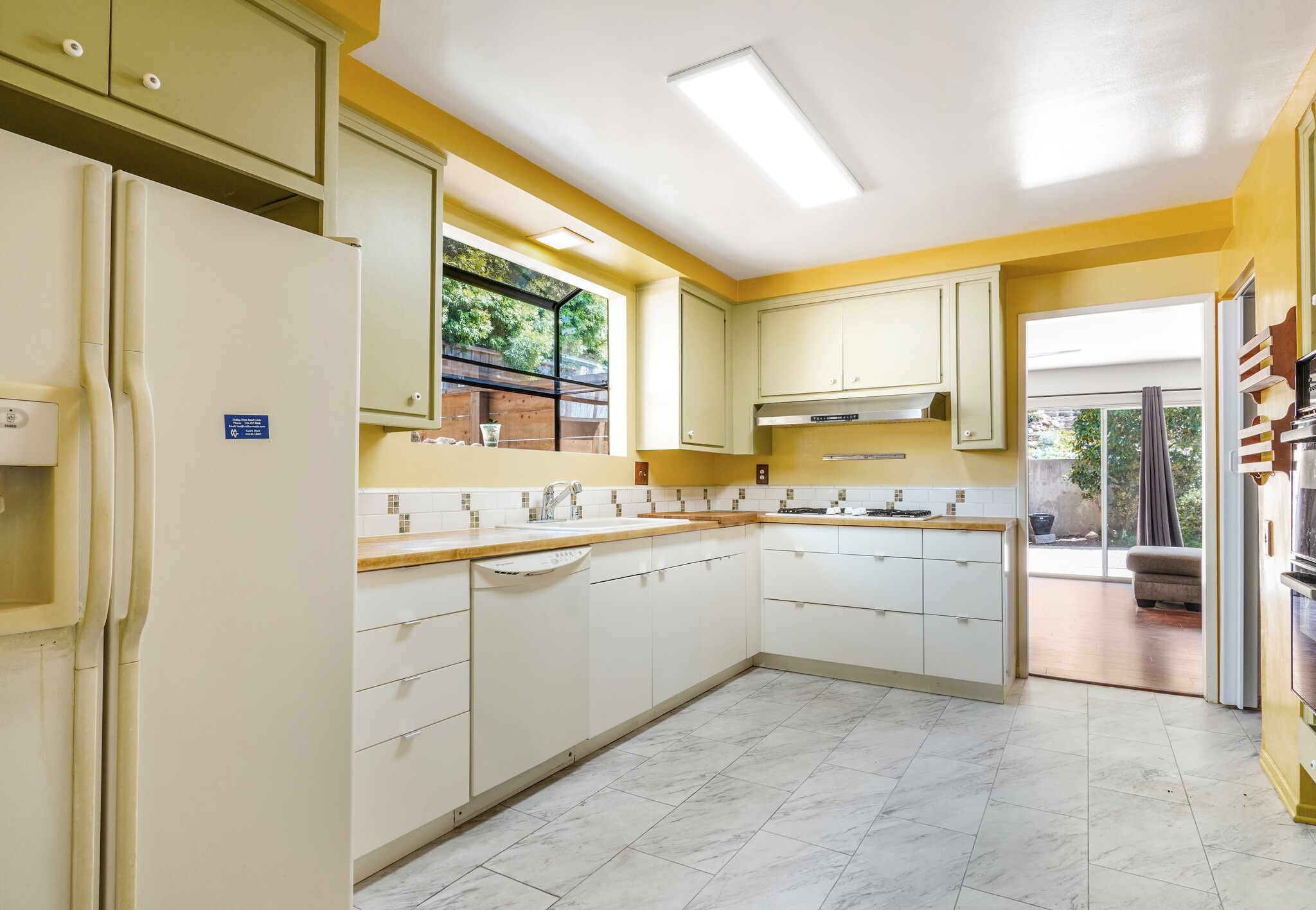 Kitchen. Light & bright! - 6216 Paseo Canyon Dr