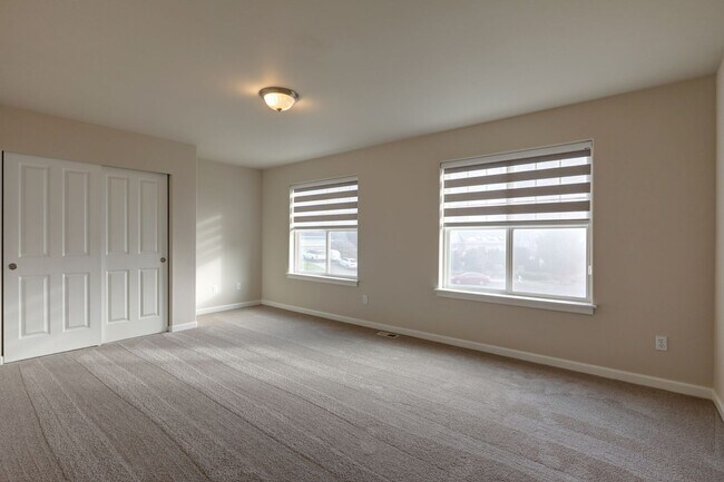 Building Photo - Well Maintained House Tucked Away on Dead-End Street Available!