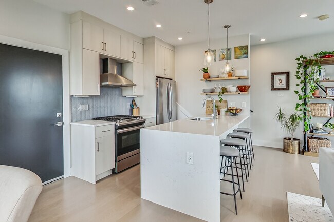 Building Photo - 653 Irving St NW