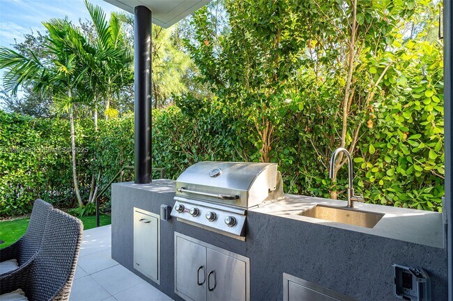 Building Photo - 4585 Nautilus Dr