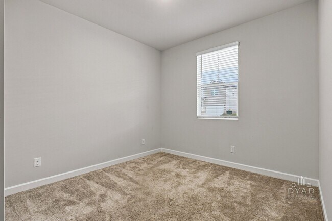 Building Photo - 163 E Millbrook Dr