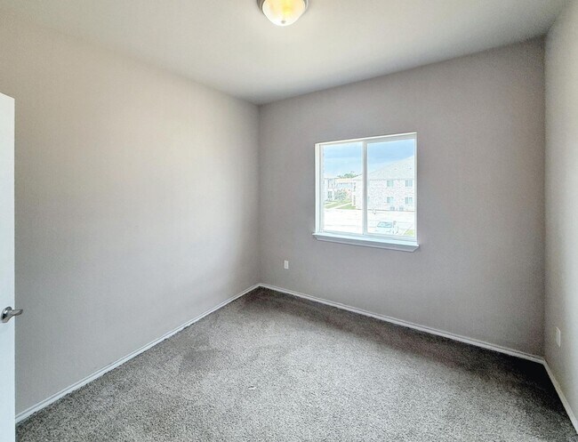 Building Photo - Delightful 3-Bedroom Retreat with Inviting...