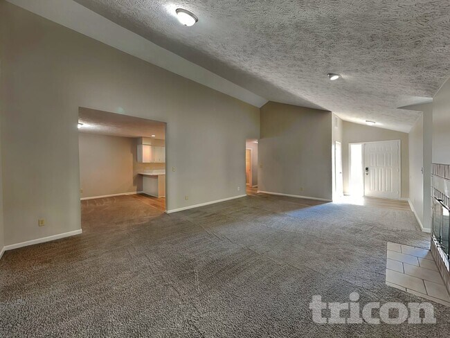 Building Photo - 3014 Silver Fox Dr