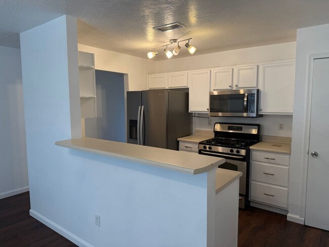 Building Photo - 3 Bed 2.5 Bath Paradise Heights