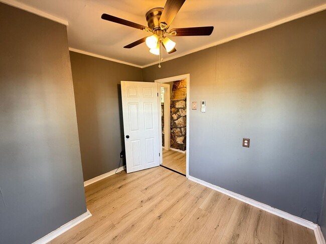 Building Photo - AVAILABLE NOW 2B/1B Lake View Living in the Heart of Osage Beach