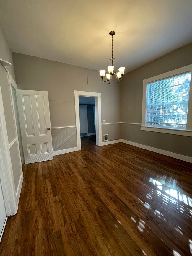 Building Photo - 1024 Wood St