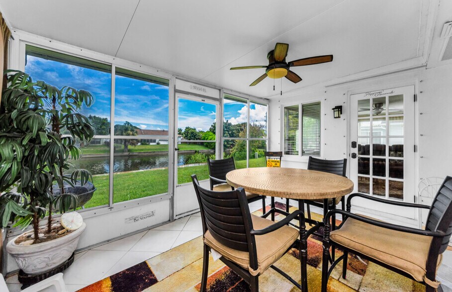 Florida room with water view. Best place to watching wild life!!! - 3931 Sail Dr