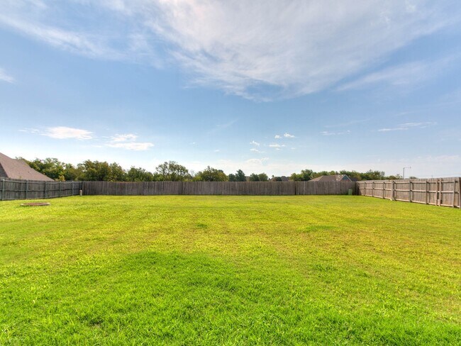 Building Photo - 2724 Busheywood Dr