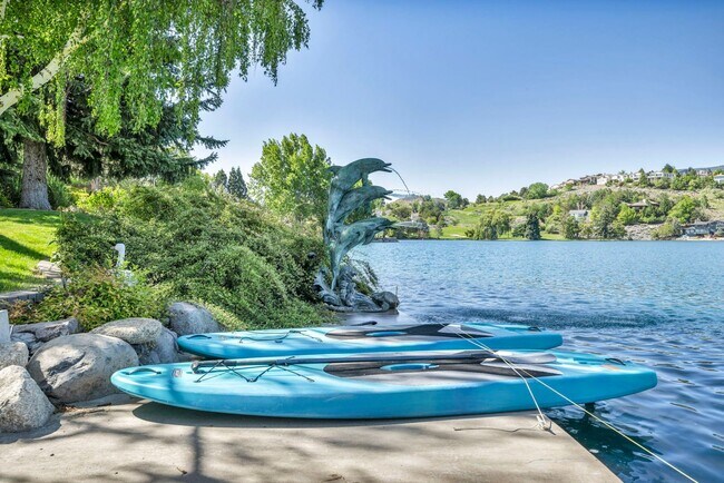 Building Photo - LAKEFRONT LUXURY ON LAKE STANLEY | FULLY FURNISHED + UTILITIES INCLUDED IN GUARDED LAKERIDGE SHORES