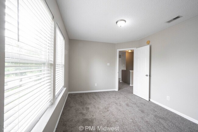 Building Photo - 7623 Hollow Reed Ct