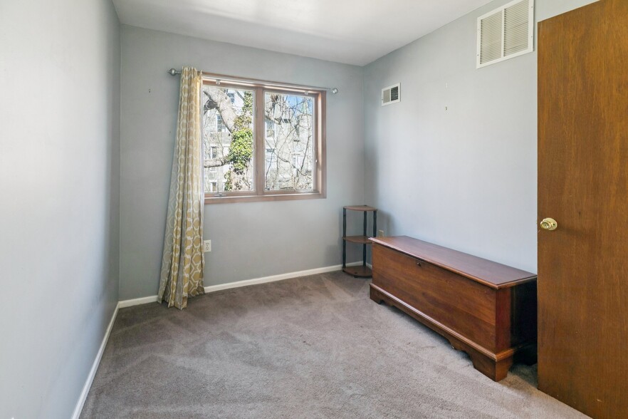 Building Photo - 3379 Frederick St