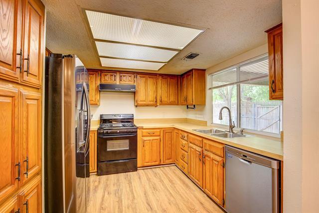Building Photo - 1010 Kingston Dr