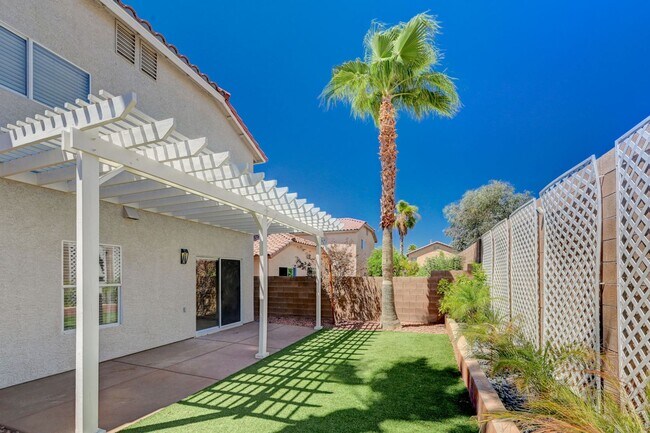 Building Photo - Stunning Southern Highlands Two Story