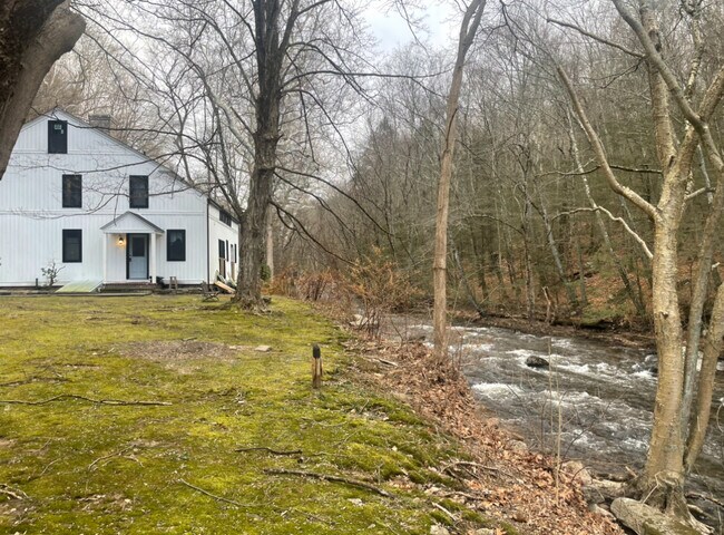 Building Photo - 170 Cotton Hollow Rd