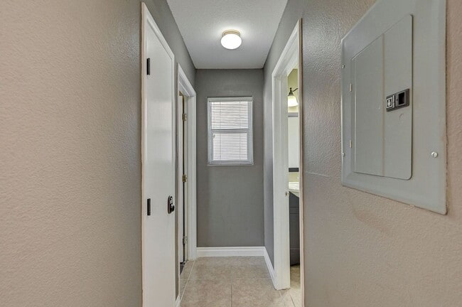 Building Photo - 9333 Leaping Deer Pl