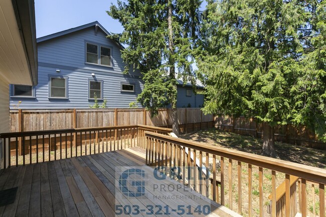 Building Photo - 4+ Bedroom, 2 Bath Craftsman Bungalow Avai...