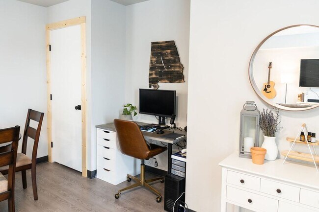 Building Photo - Teton River Flats Building 7B