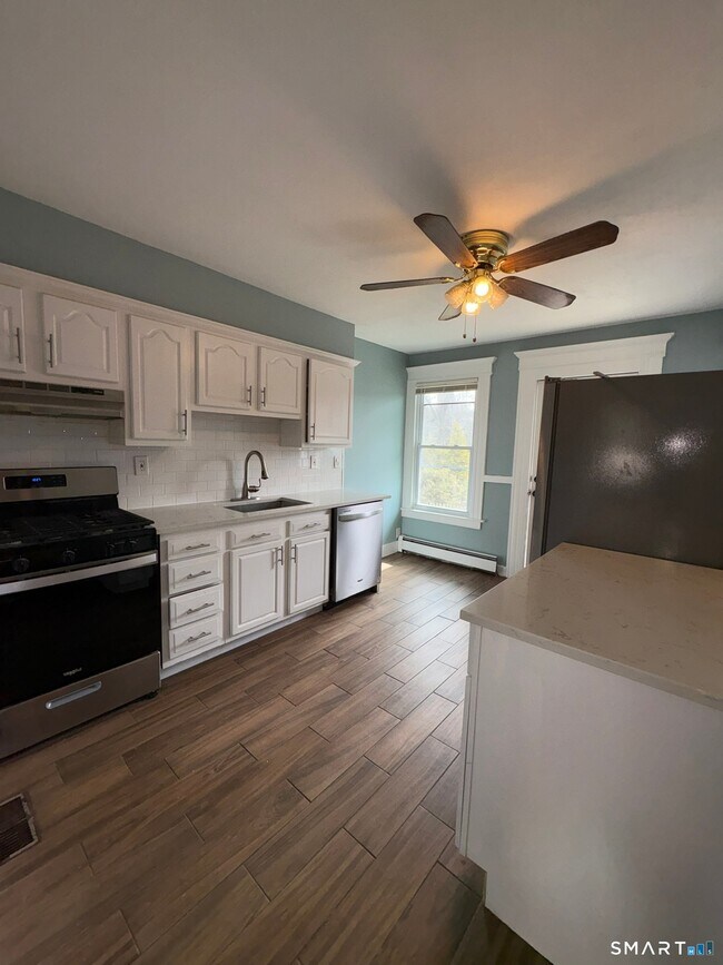 Building Photo - 1045 Cooke St