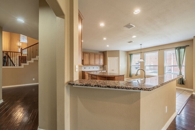 Building Photo - 3504 Oliver Dr