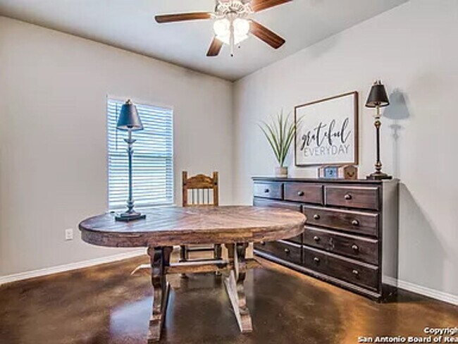 Building Photo - Beautiful Duplex in Seguin!