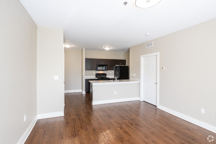 1BR, 1BA - 610 SF - Living Room - Park Edge Apartments