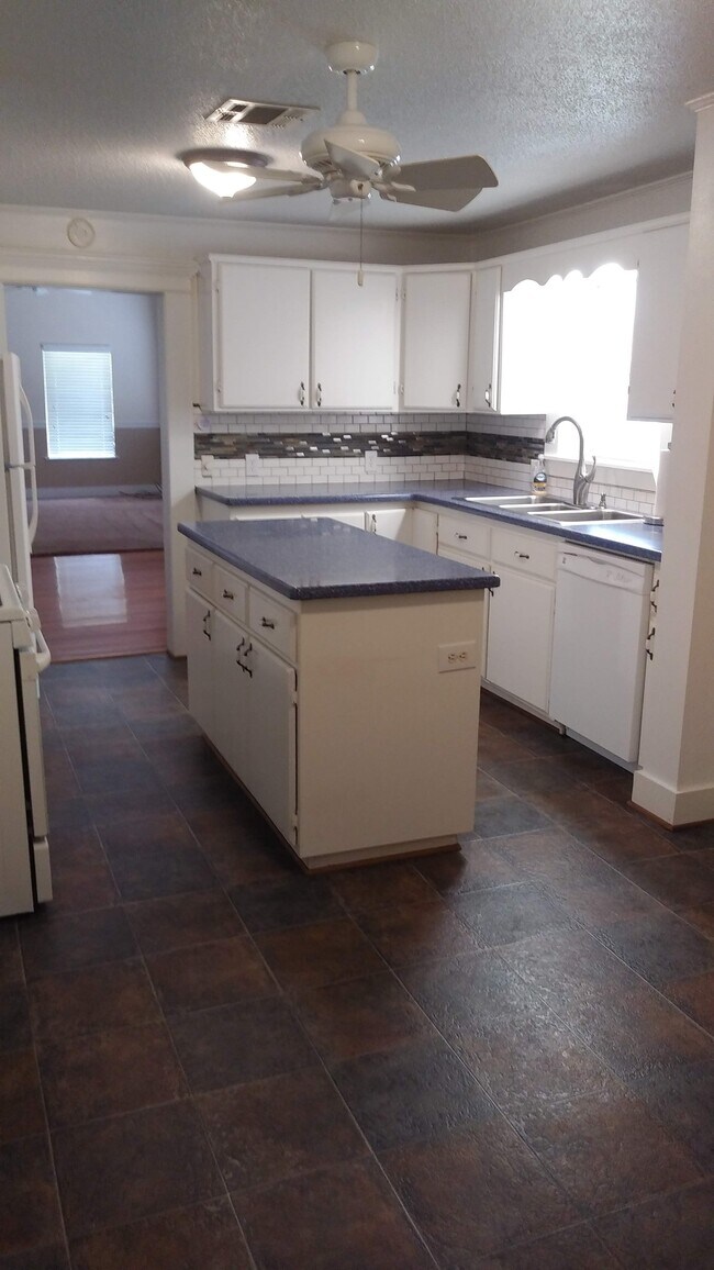 Kitchen - 112 N Division St