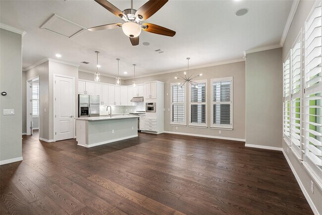 Building Photo - 1115 Kinney Ave
