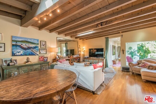 Building Photo - 1342 Miller Dr