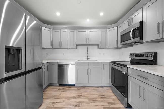 Building Photo - 245 E Main St