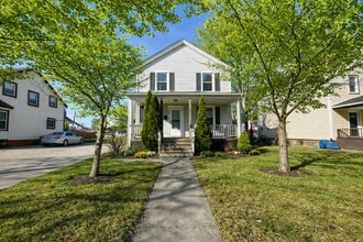 Building Photo - Charming & Move-In Ready in Lorain!
