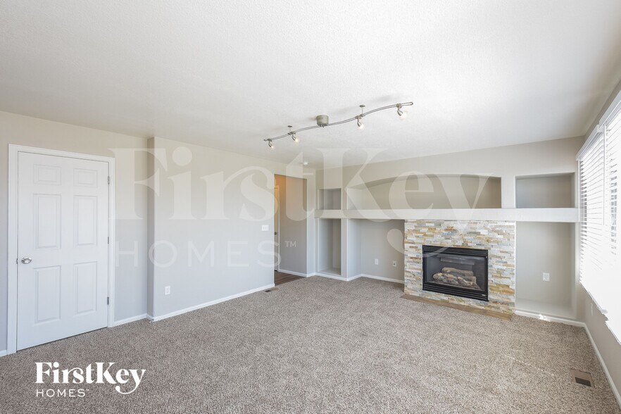 Building Photo - 15882 E 107th Ave