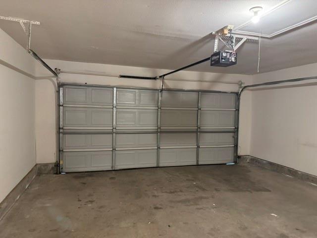 Building Photo - 532 Lone Oak Dr