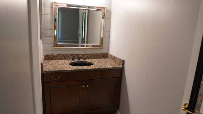 Building Photo - 710 Park Ridge Cir