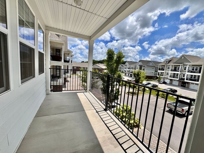 Building Photo - 2 Bed, 2 Bath Condo w/ Elevator Close to D...