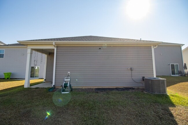Building Photo - 410 Middlebury Ln