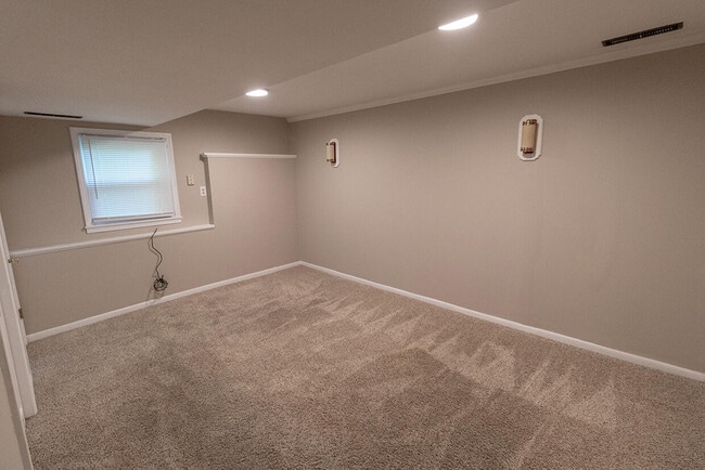 Building Photo - 3006 Lynnwood Dr