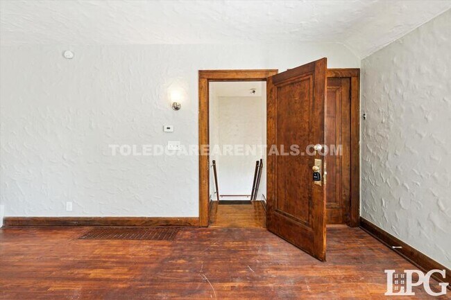 Building Photo - 1442 Schuyler Rd