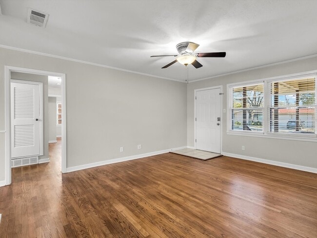 Building Photo - 3404 Cromart Ave